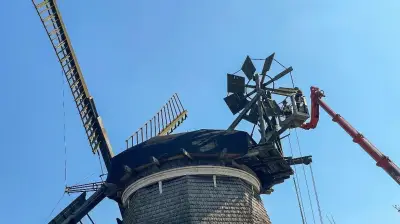 Benzer Holländermühle erhält neue Windrose nach 25 Jahren