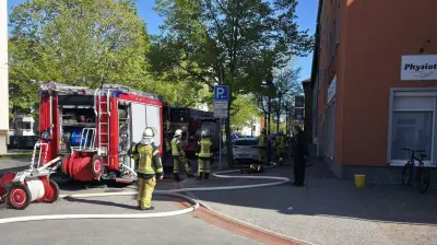 Brand in Pasewalker Mehrfamilienhaus: Bewohner evakuiert, Katze gerettet