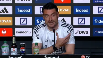 Eklat bei Eintracht: Trainer Riera attackiert Medien scharf