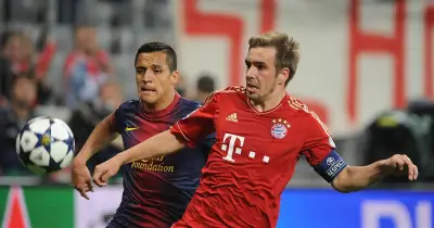 FC Bayern: Neues Heimtrikot mit goldener Triple-Erinnerung