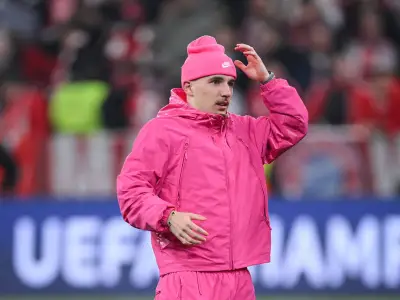 Hoeneß will Bayern-Youngster Karl wegen pinkem Outfit zur Seite nehmen