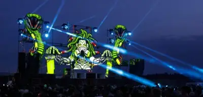 Illegale Technoparty in Frankreich: 40.000 feiern auf altem Militärgelände