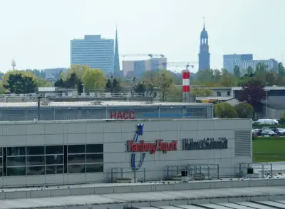 Kleinflugzeug bei Landung beschädigt: Hamburger Flughafen vorübergehend geschlossen