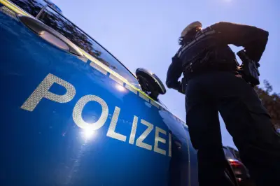 Rassistische und homophobe Attacke in Berliner U-Bahn: Mann schlägt zu