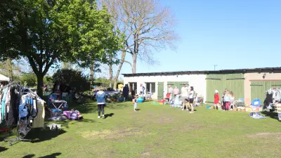 Zauberhafter Flohmarkt am Gutshaus Waldberg lockt Schatzsucher an