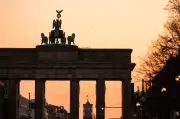 Brücke auf Brandenburger Tor: Olympia-Highlight für Berlin