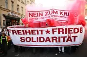 Demo „Revolutionärer 1. Mai“ zieht an Görlitzer Park vorbei