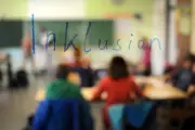 Immer mehr Schulbegleiter in Sachsen-Anhalt: Lange Wartezeiten für Familien