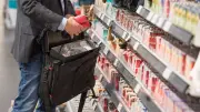 Parfüm-Diebstahl in Halle: Polizei sucht vier mutmaßliche Täter