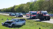 Schwerer Unfall auf B80 in Halle-Neustadt: Auto überschlägt sich