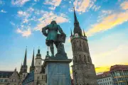Tag des Lokaljournalismus: MZ interviewt Oberbürgermeister auf dem Markt in Halle