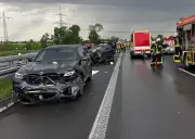 Tödlicher Unfall auf A61: Frau stirbt, Kind schwer verletzt