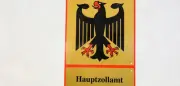 Zoll findet 250 kg Bratwurst und Hundewelpen in Reisebus