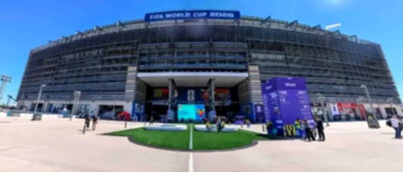 16 km zum WM-Stadion: Unsere Autorin testet den Fußmarsch trotz offizieller Warnungen