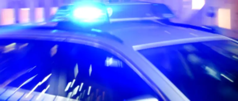 17-Jähriger rast im Auto seiner Mutter vor Polizei davon