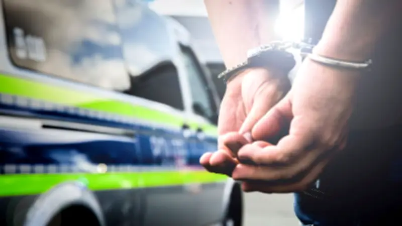 18-jähriger Serientäter in Nürtingen verhaftet: Frauen auf Feldwegen attackiert