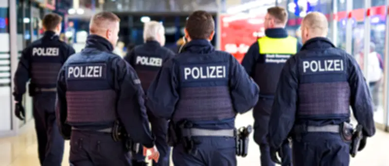 19-Jähriger als falscher Polizist im ICE erwischt