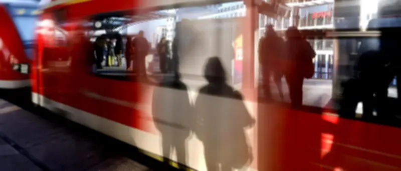 22-Jähriger versucht Fahrgast in Köln auf Gleise zu ziehen