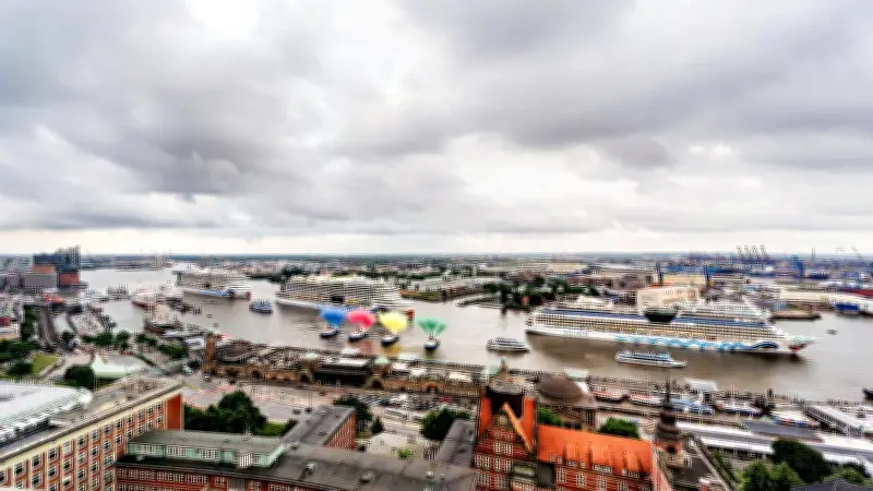 30 Jahre AIDA: Schiffsparade begeistert Hamburg