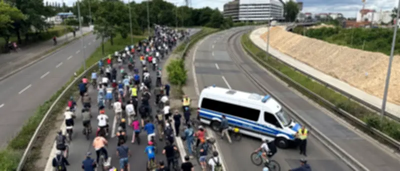 30.000 Radler bei ADFC-Sternfahrt: Autobahnen zeitweise gesperrt