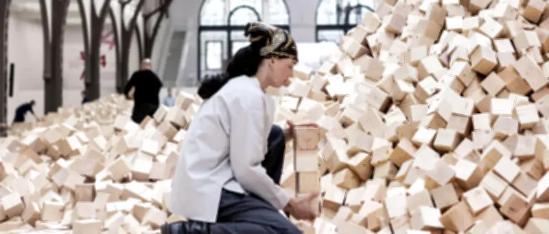 400.000 Holzklötze im Hamburger Bahnhof: Kinder bauen ohne Regeln