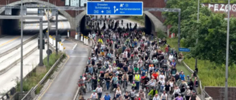 50. Sternfahrt des ADFC: Zehntausende Radler erobern Berlin