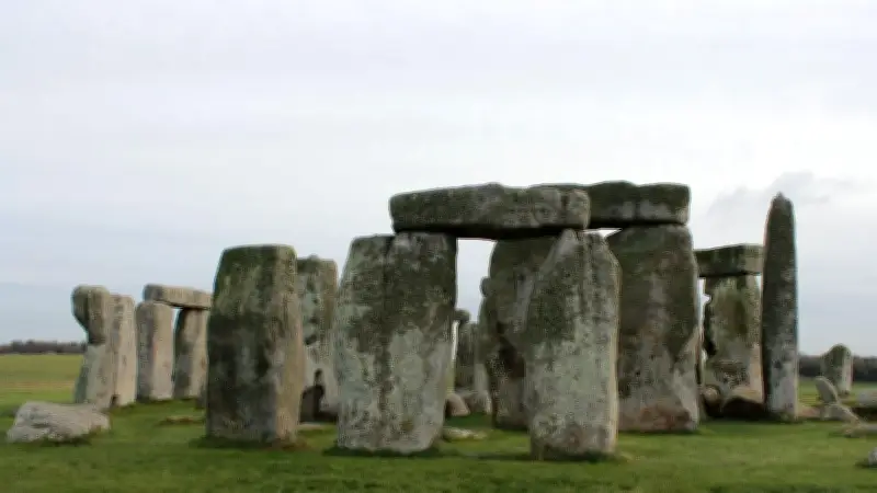 5000 Jahre alter Vorläufer von Stonehenge bei Bulford entdeckt
