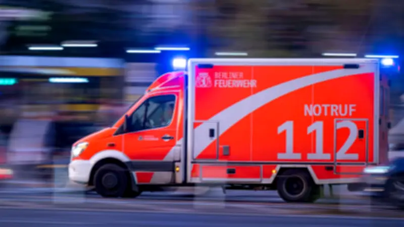 67-Jähriger stirbt nach medizinischem Notfall bei Autounfall in Berlin