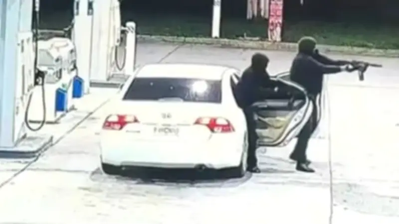 80 Schüsse auf falsches Opfer: Unschuldige Frau an Tankstelle getötet