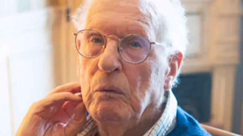 98-jähriger Zeitzeuge prophezeit Rechtsruck in Frankreich