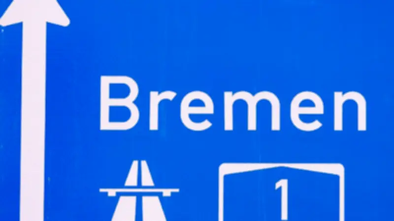 A1 bei Hamburg: Fahrbahnreparatur – nur eine Spur Richtung Bremen