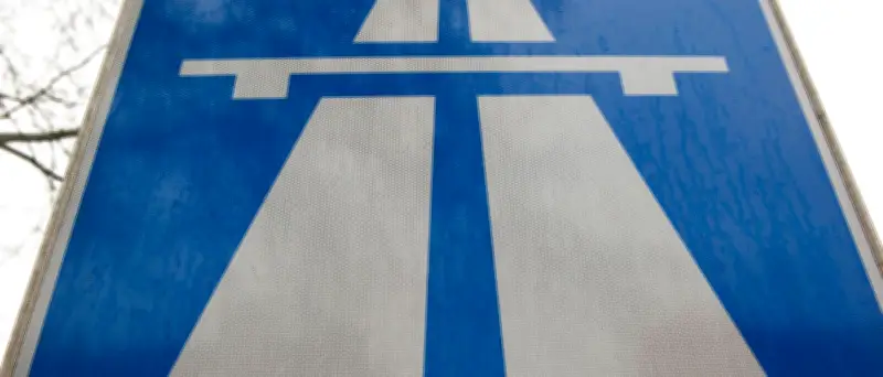 A2 bei Brandenburg wegen Hitzeschäden gesperrt - Blow-ups auf Beton