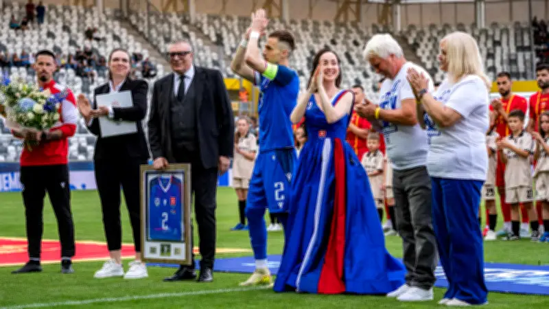 Abschiedsspiel: Ehefrau singt Nationalhymne für Hertha-Legende Pekarik