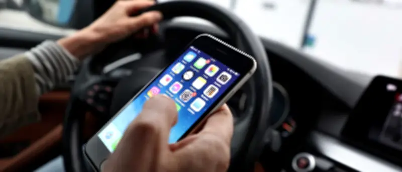 ADAC zählt in Berlin besonders viele Handy-Sünder im Straßenverkehr