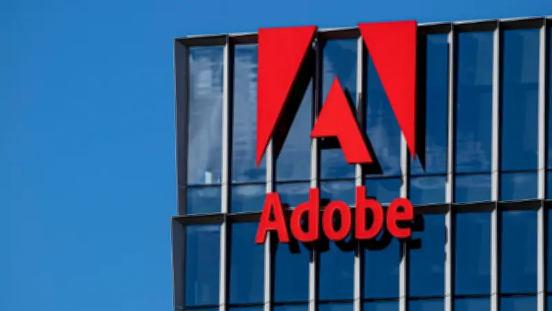 Adobe hebt Prognosen an, Finanzchef-Rückzug belastet Aktie