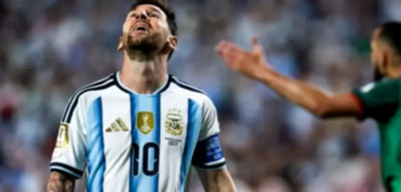 Algerien protestiert gegen Messi nach Hattrick im WM-Auftaktspiel