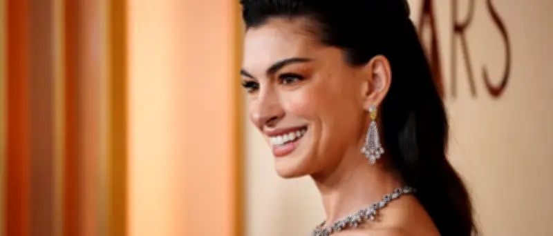 Anne Hathaway verkündet dritte Schwangerschaft auf Instagram
