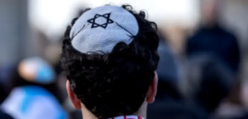 Antisemitischer Angriff in Berlin-Charlottenburg: Mann mit Kippa und Kinder attackiert