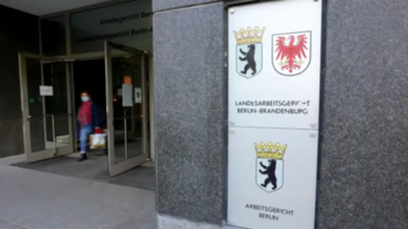 Arbeitsgericht Berlin kippt Kündigung von VZB-Managerin aus formellen Gründen