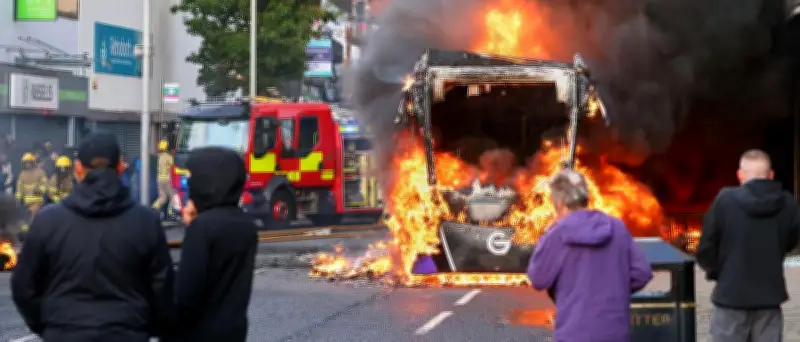 Ausländerfeindliche Proteste in Belfast: Fahrzeuge und Häuser in Brand gesetzt