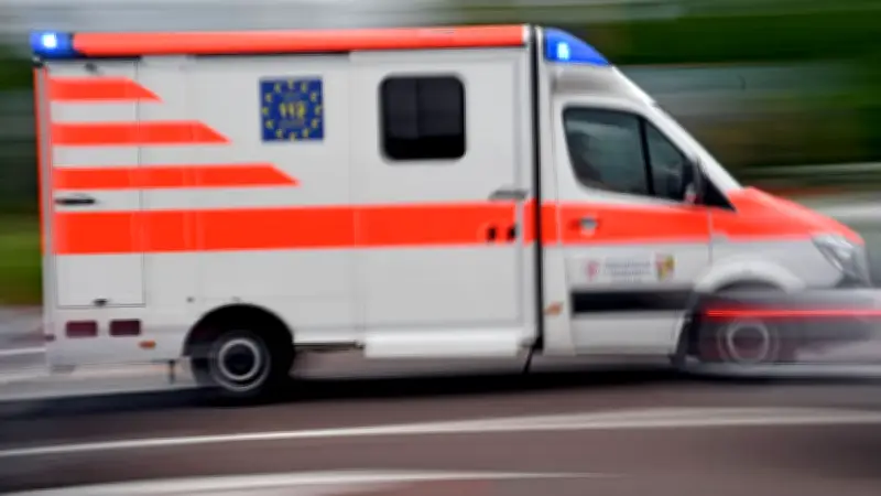 Autofahrer verletzt sich bei Ausweichmanöver auf Landstraße