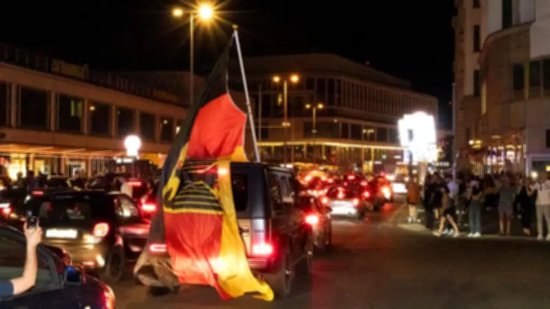 Autokorso am Ku'damm: Hunderte feiern WM-Sieg der Nationalelf