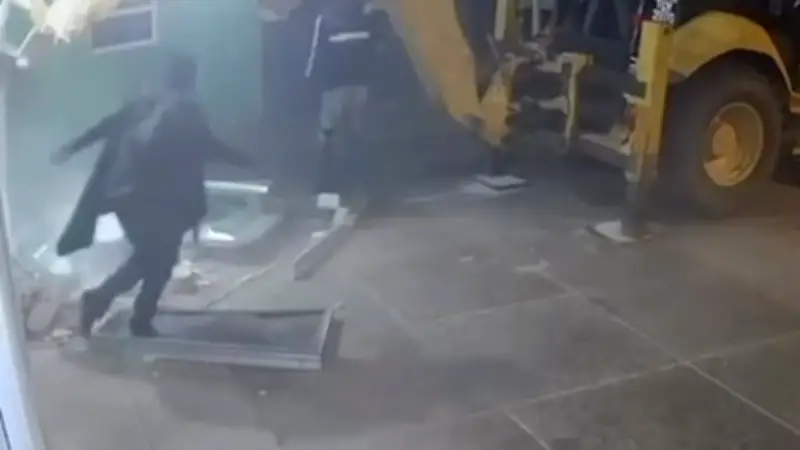 Bagger-Diebe auf Tobago scheitern spektakulär am Geldautomaten