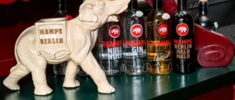 Bares für Rares-Star schenkt Mampe Museum seltenen Porzellan-Pudel