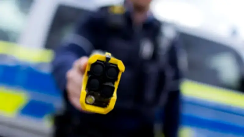 Bayerische Polizei testet Taser im Streifendienst ab Montag