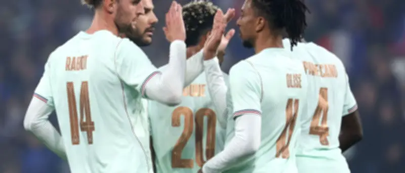 Bayern-Star Olise führt Frankreich mit Dreierpack zum Sieg