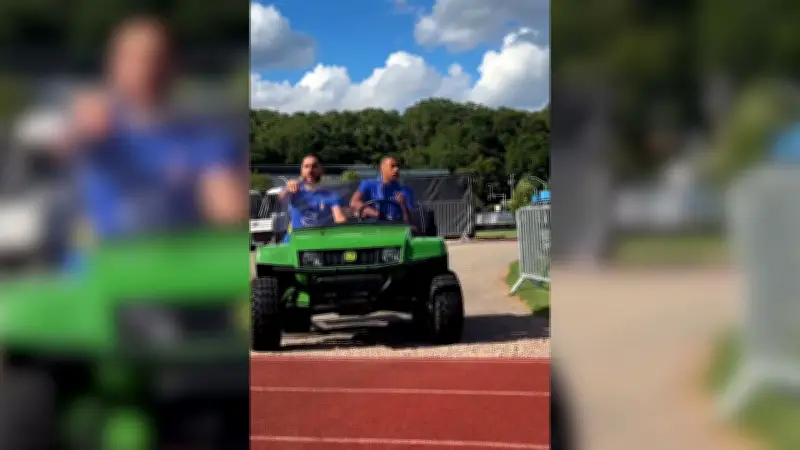 Bayern-Star Olise sorgt mit Golfcart-Show für Lacher bei Frankreich-WM-Training
