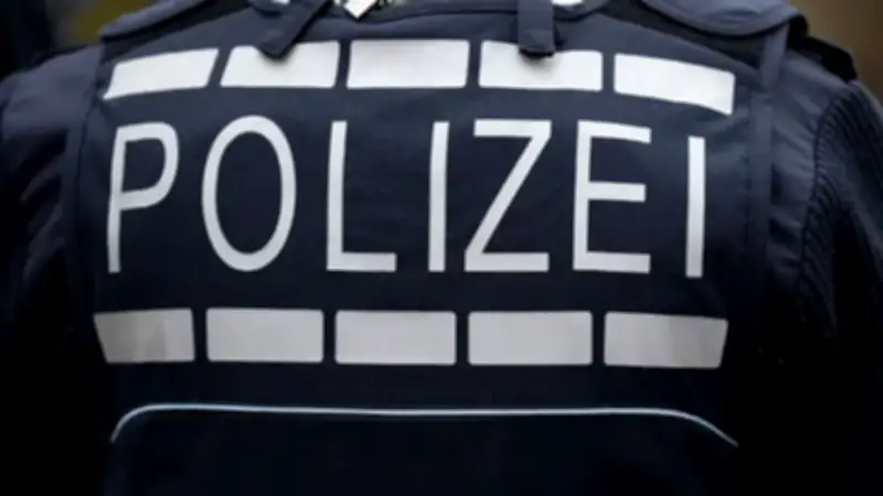 Überfall in Böblingen: Täter schießt mit Schreckschusswaffe und raubt Handtasche