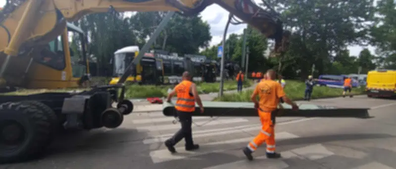 Berlin-Lichtenberg: Straßenbahn fährt wieder nach Unfall mit 20 Verletzten
