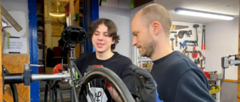Berliner Fahrradwerkstatt stärkt Jugendliche – Projekt in Gefahr